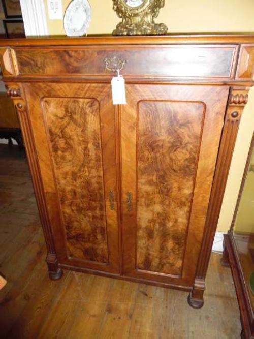LATE VICTORIAN FLAME MAHOGANY CABINET CIRCA 1890(135 x 96 x 46 cm )