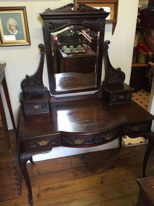 VICTORIAN MAHOGANY DRESSINGTABLE  circa 1890 ( 163 x 118 x 62 cm )