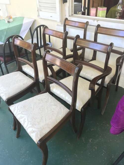 Mahogany Victorian style Chairs: set of 6 ( 2 Carvers and 4 chairs )