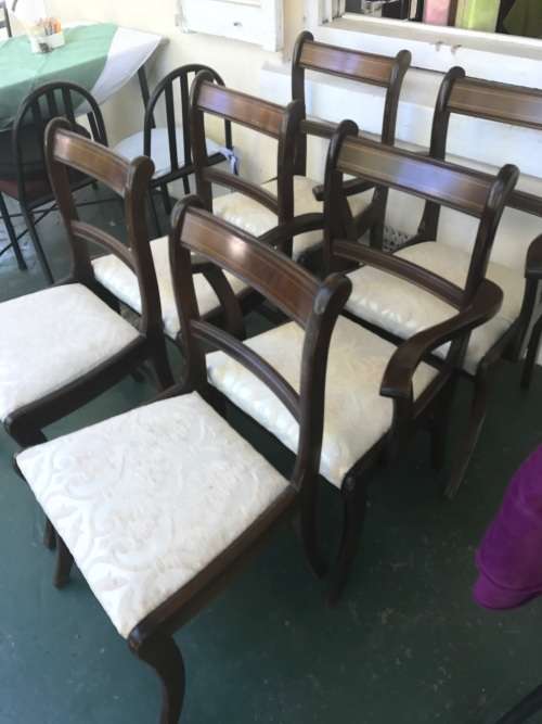 Mahogany Victorian style Chairs: set of 6 ( 2 Carvers and 4 chairs )