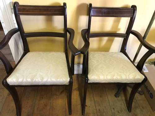 Mahogany Victorian style Chairs: set of 6 ( 2 Carvers and 4 chairs )