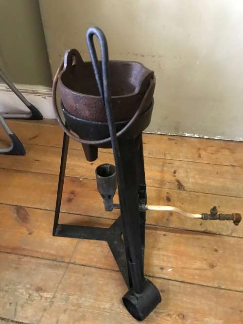 Vntage Cast Iron Melting Pot and Tools ( 49 cm high)