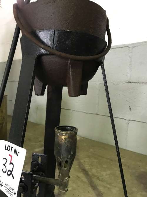 Vntage Cast Iron Melting Pot and Tools ( 49 cm high)