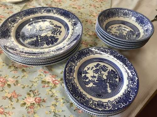 Old Willow Staffordshire Plates (15 pieces )