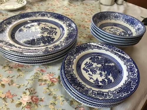 Old Willow Staffordshire Plates (15 pieces )