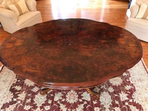 Beautiful Victorian Burr Walnut Tilttop Loo Table circa 1880 ( 150 x 110 x 70 cm )
