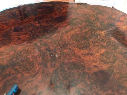 Beautiful Victorian Burr Walnut Tilttop Loo Table circa 1880 ( 150 x 110 x 70 cm )
