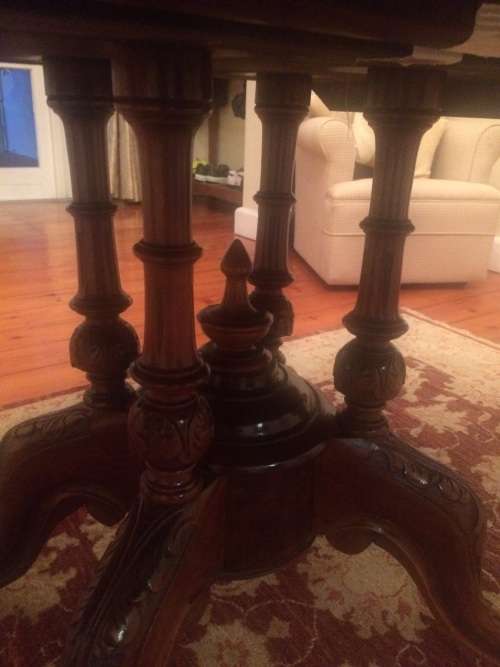 Beautiful Victorian Burr Walnut Tilttop Loo Table circa 1880 ( 150 x 110 x 70 cm )