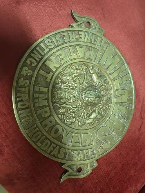 BRASS MILNER SIGN ( 22 CM )