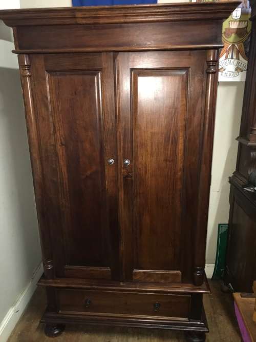 VINTAGE MAHOGANY CUPBOARD IN GOOD CONDITION ( 196 X 113 X 66 CM )