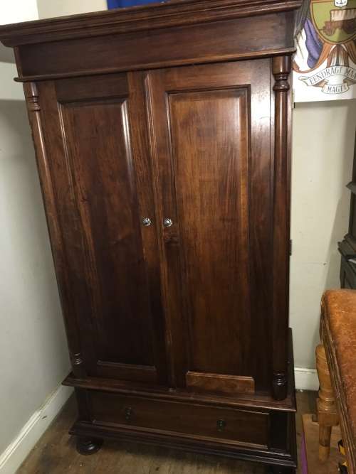 VINTAGE MAHOGANY CUPBOARD IN GOOD CONDITION ( 196 X 113 X 66 CM )