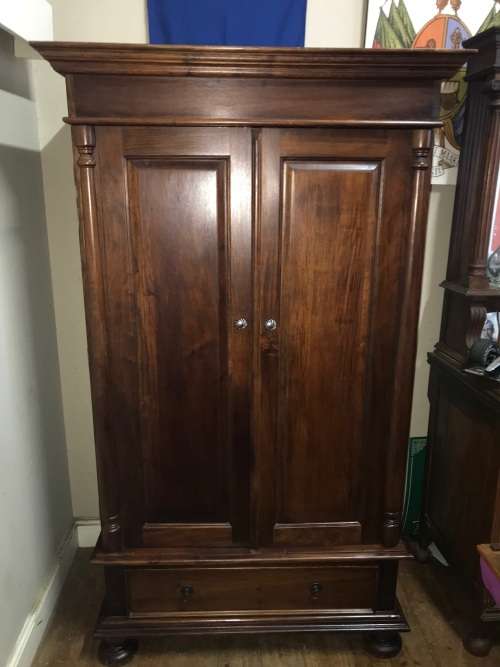 VINTAGE MAHOGANY CUPBOARD IN GOOD CONDITION ( 196 X 113 X 66 CM )