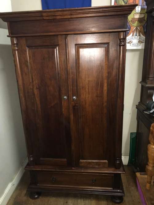 VINTAGE MAHOGANY CUPBOARD IN GOOD CONDITION ( 196 X 113 X 66 CM )