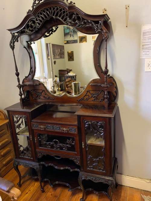 Beautiful Victorian Mahogany Display Cabinet circa 1890 (240 x 123 x 38 cm )