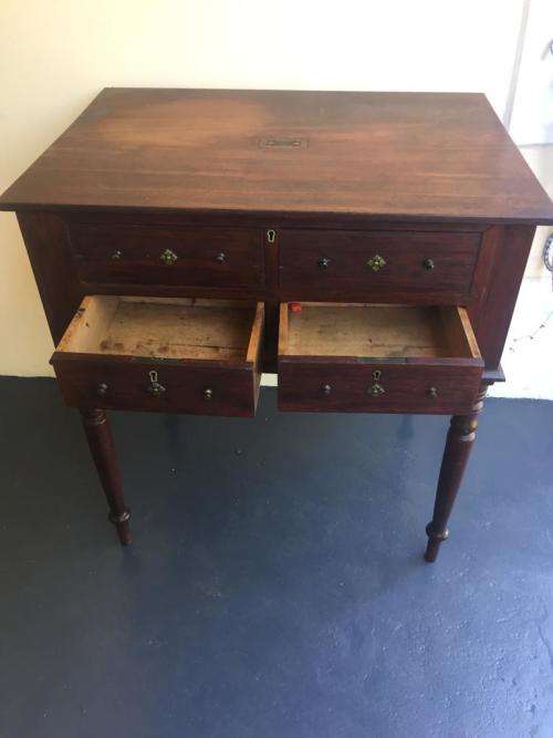 VICTORIAN MAHOGANY WORKTABLE IN GOOD CONDITION ( 77 x 74 x 54 cm )