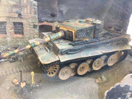 FORCES OF VALOR: CAEN, NORMANDY DIORAMA 1/32 IN ORIGINAL BOX
