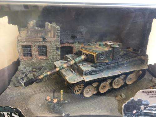 FORCES OF VALOR: CAEN, NORMANDY DIORAMA 1/32 IN ORIGINAL BOX