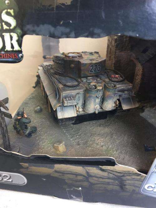 FORCES OF VALOR: CAEN, NORMANDY DIORAMA 1/32 IN ORIGINAL BOX