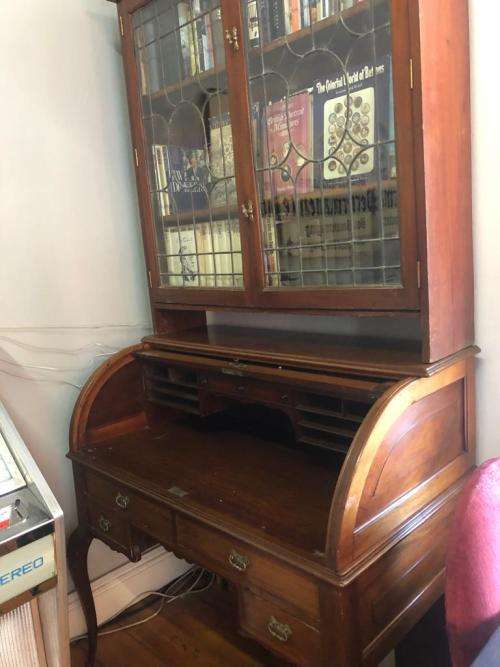BEAUTIFUL WALNUT BUREAU BOOKCASE WITH LEADGLASS DOORS CIRCA 1890 ( 230 x 121 x 62 cm )