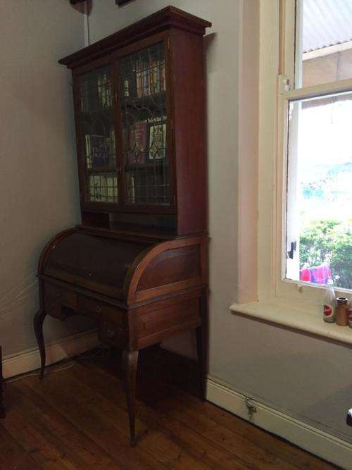 BEAUTIFUL WALNUT BUREAU BOOKCASE WITH LEADGLASS DOORS CIRCA 1890 ( 230 x 121 x 62 cm )