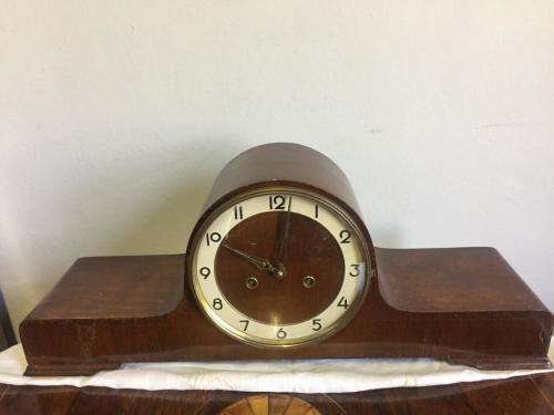 VINTAGE ART DECO MANTEL CLOCK ( WORKING WELL)