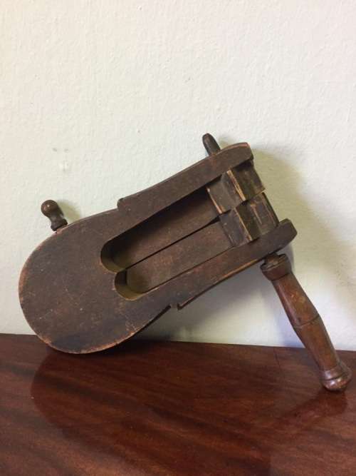RARE POLICE RATTLE CIRCA 1830 ( 25 x 25 cm )