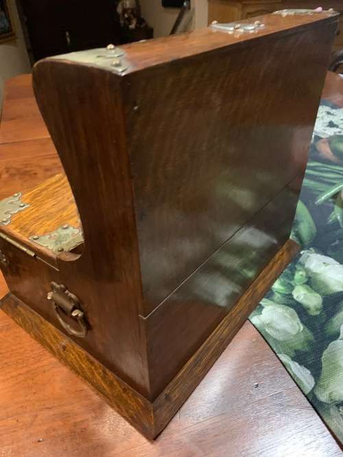 Beautiful Victorian Oak Tantalus in good condition circa 1890