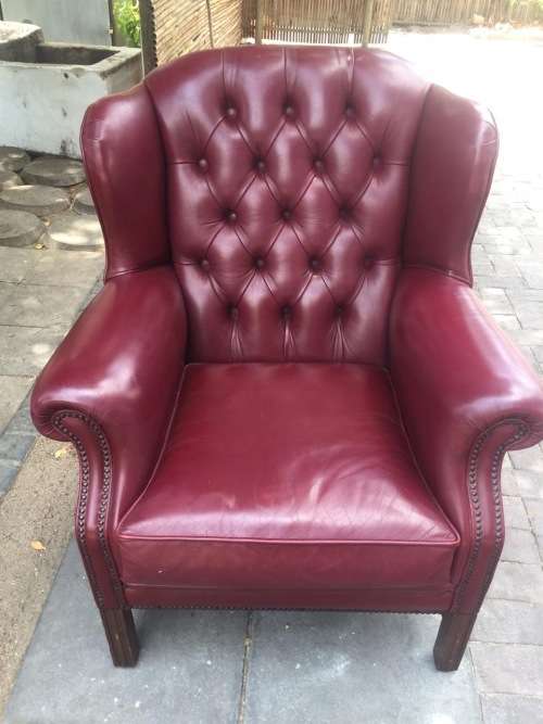 Chesterfield Genuine Leather Set : Couch and two wingback chairs