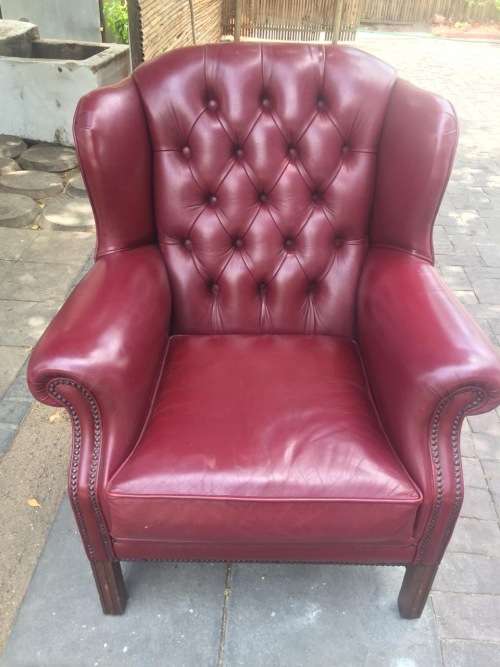 Chesterfield Genuine Leather Set : Couch and two wingback chairs
