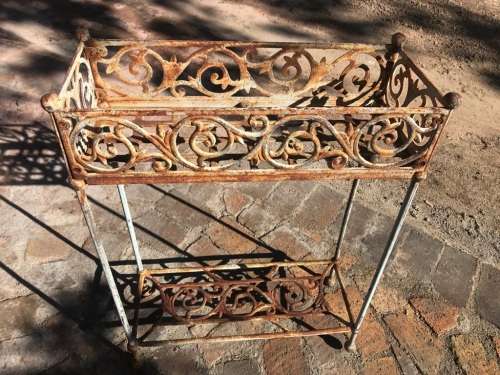 Very nice Cast Iron Plant Stand ( 52 x 21 x 71 cm )