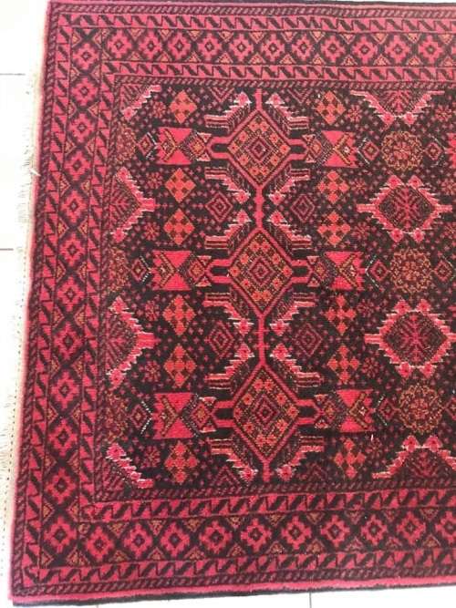 Beautiful Persian Rug ( 180 x 100 cm )