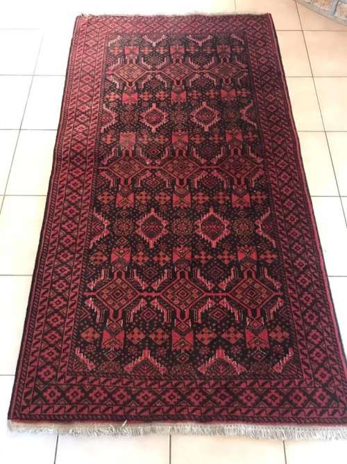 Beautiful Persian Rug ( 180 x 100 cm )
