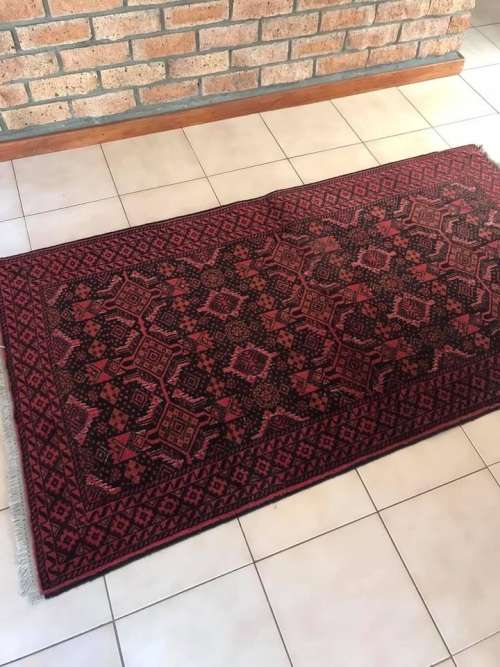 Beautiful Persian Rug ( 180 x 100 cm )