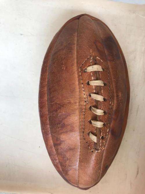 Rugby Ball: Vintage 8 Panel Leather Ball
