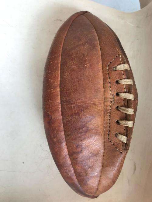 Rugby Ball: Vintage 8 Panel Leather Ball