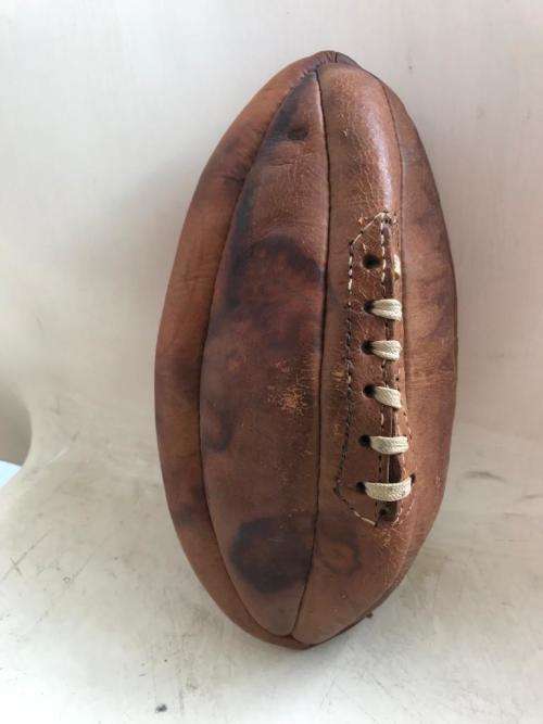 Rugby Ball: Vintage 8 Panel Leather Ball