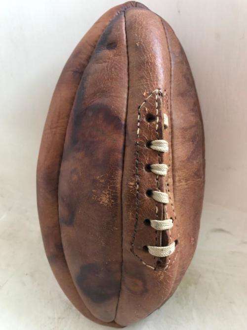 Rugby Ball: Vintage 8 Panel Leather Ball