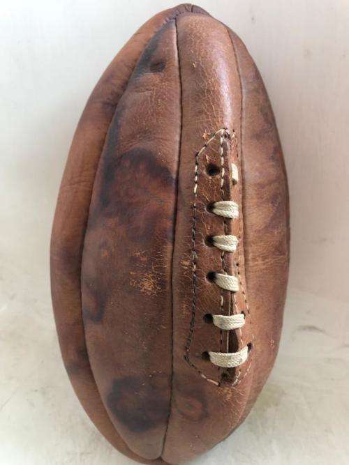 Rugby Ball: Vintage 8 Panel Leather Ball