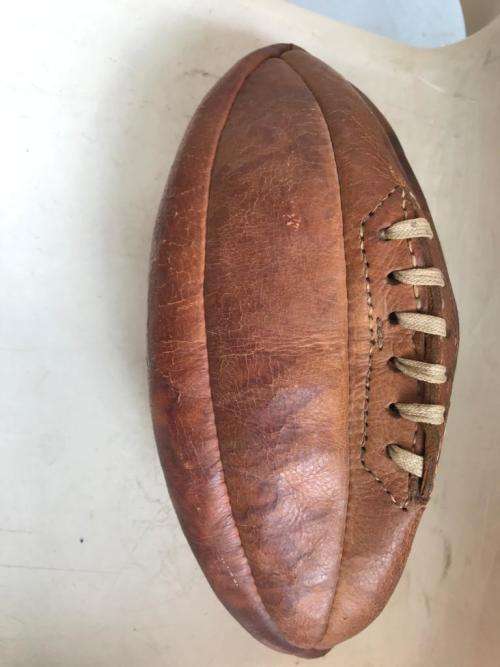 Rugby Ball: Vintage 8 Panel Leather Ball