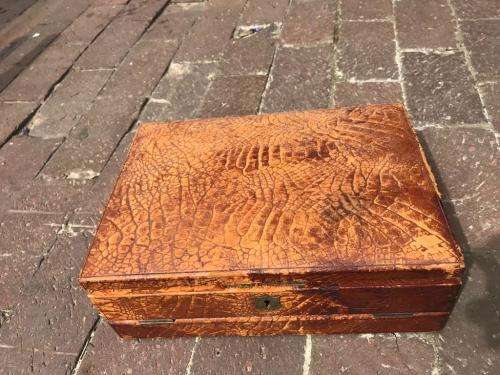 Leather Bound Filing / Wrinting Box ( 30 x 22 x 10 cm , closed )