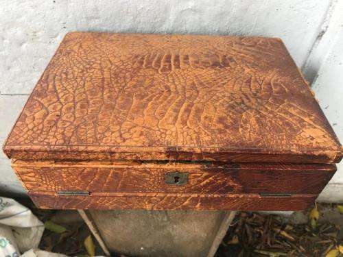 Leather Bound Filing / Wrinting Box ( 30 x 22 x 10 cm , closed )