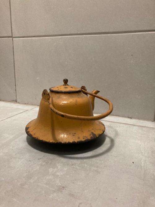Beautiful Rare Cast Iron Kettle circa 1870 ( 15 cm )