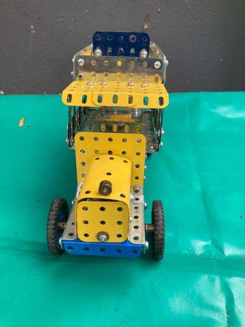 Meccano Bus and Racecar ( 30 x 36 cm )