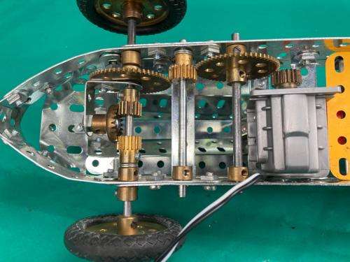 Meccano Bus and Racecar ( 30 x 36 cm )