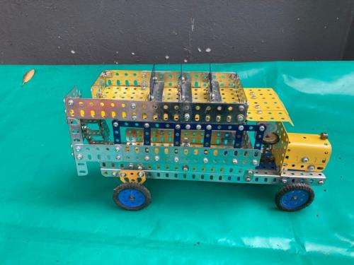 Meccano Bus and Racecar ( 30 x 36 cm )