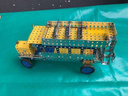 Meccano Bus and Racecar ( 30 x 36 cm )