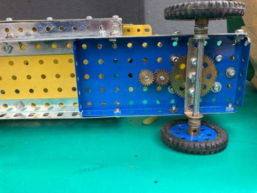 Meccano Bus and Racecar ( 30 x 36 cm )