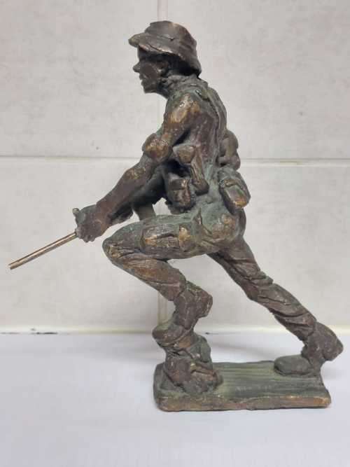 Rare Bronze of South African Soldier ( 17 x 16 x 6 cm )