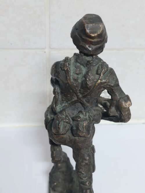 Rare Bronze of South African Soldier ( 17 x 16 x 6 cm )