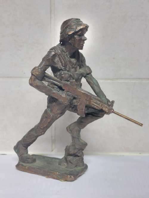 Rare Bronze of South African Soldier ( 17 x 16 x 6 cm )